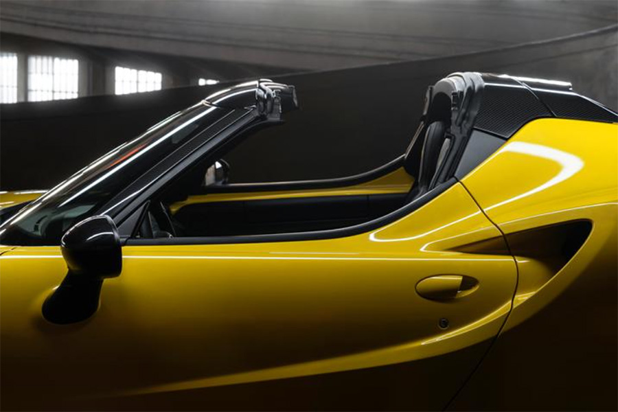 Alfa_4C_Spider_Driver_Door