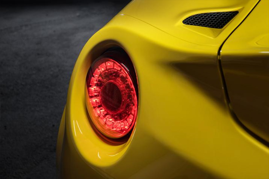 Alfa_4C_Spider_tail_light