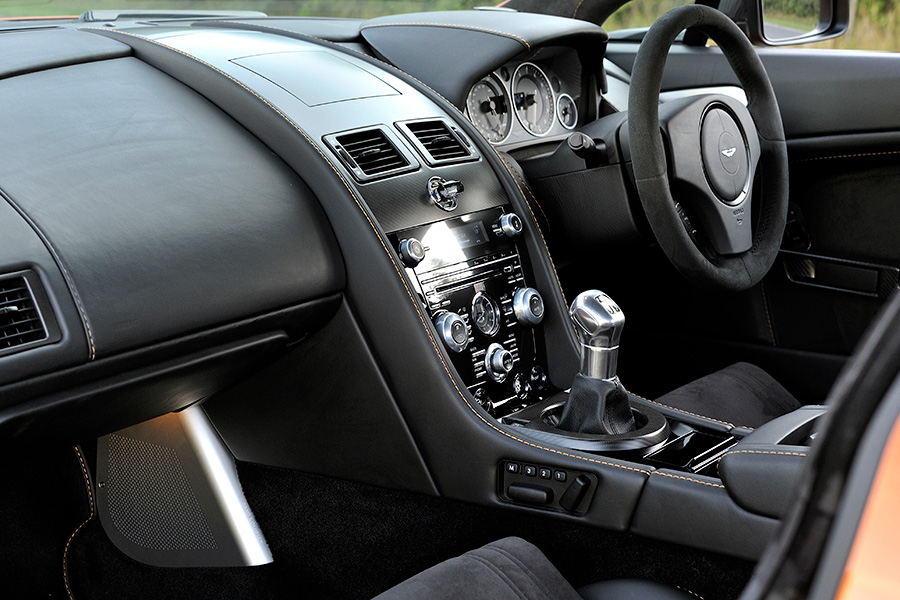 Aston-Martin-V12-Vantage-interior_angle